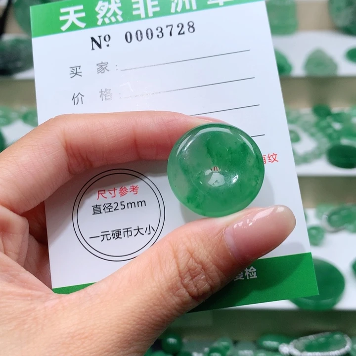 颈饰未镶嵌石英质玉