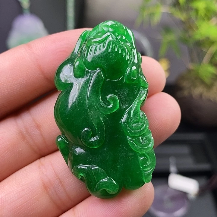 翡翠未镶嵌吊坠(赠链)