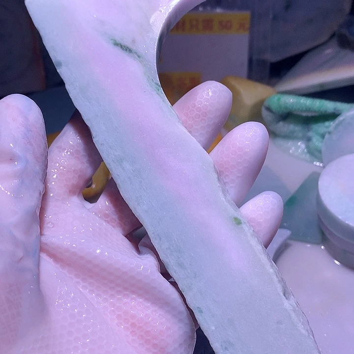 翡翠未镶嵌颈饰边角料