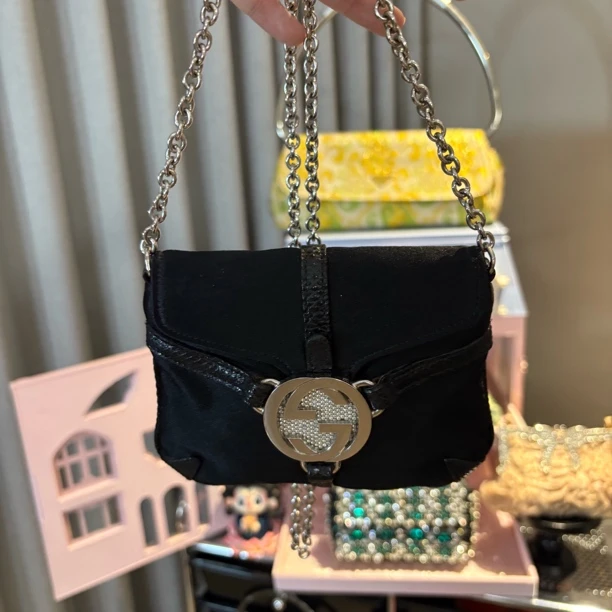 99新 GUCCI/古驰 辣辣/黑色钻扣嘻嘻配皮斜挎包