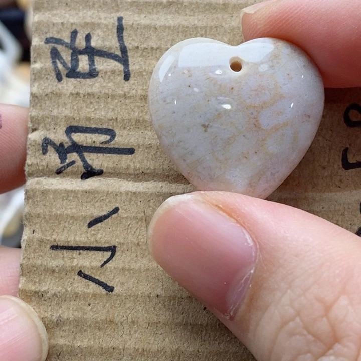 硅化珊瑚（珊瑚玉）颈饰未镶嵌疯****）