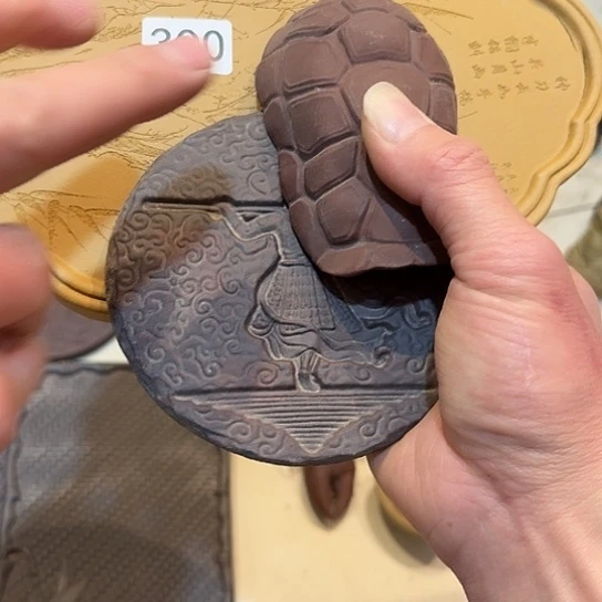 在***方紫砂茶宠雕塑瑕疵茶宠