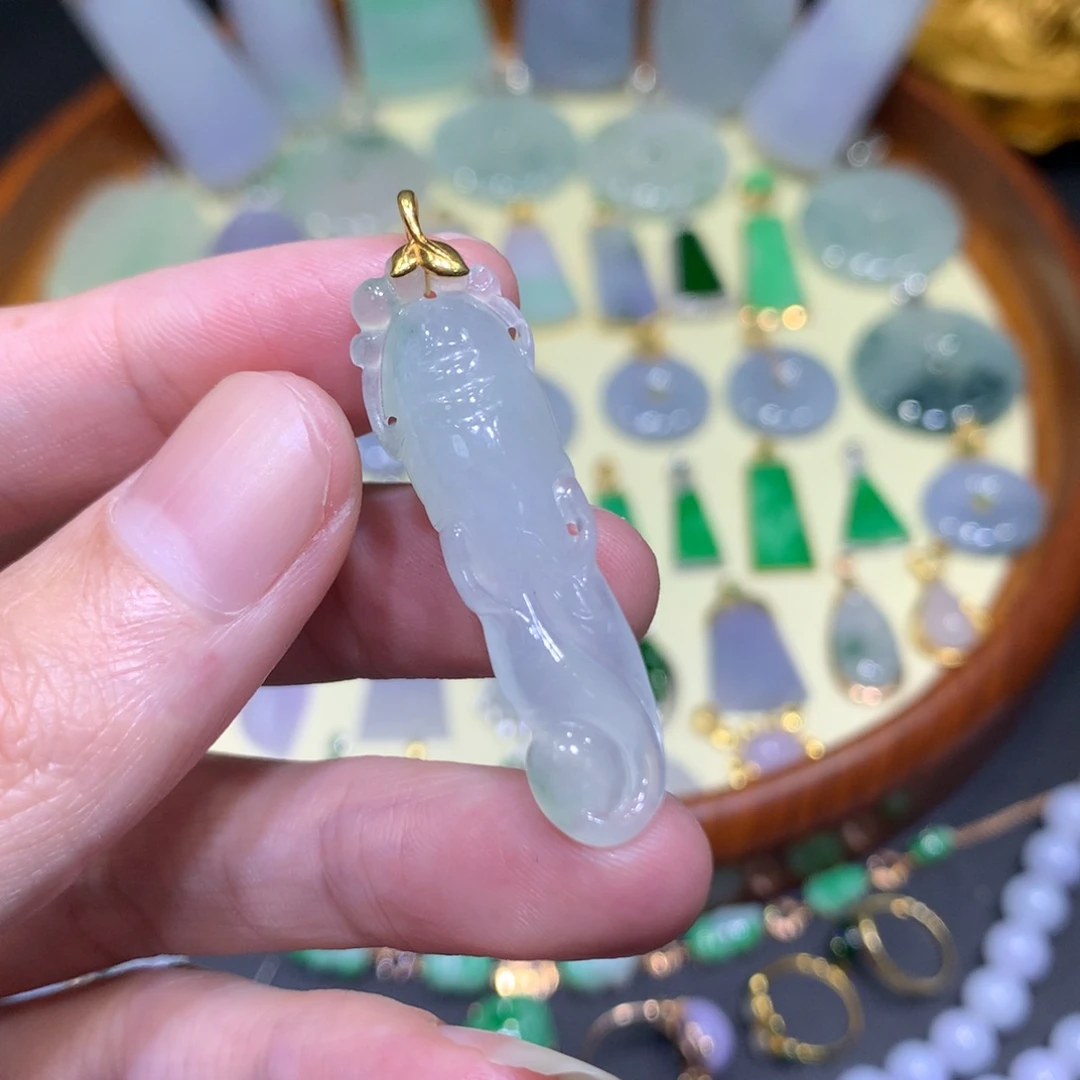 翡翠吊坠(不含链)18K金镶嵌