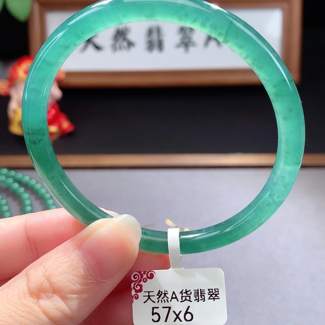 未镶嵌手镯（圆镯）翡翠