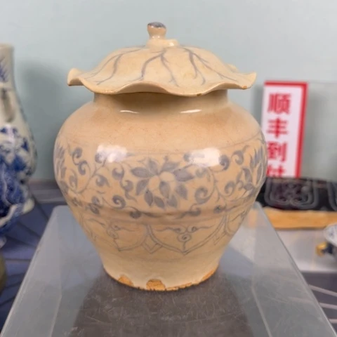 罐青花荷叶盖罐。。。