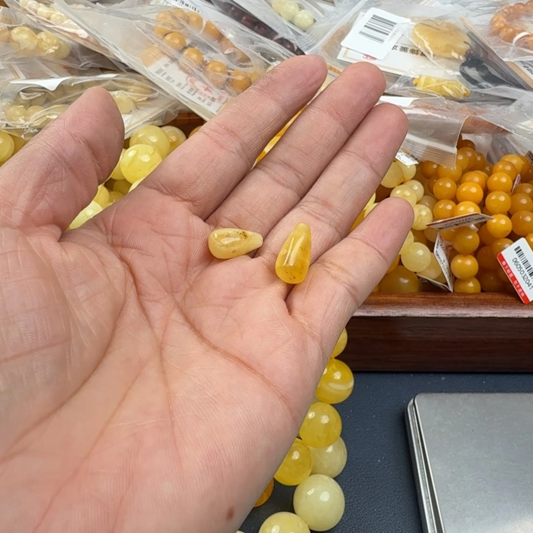 未镶嵌琥珀珠宝奇石