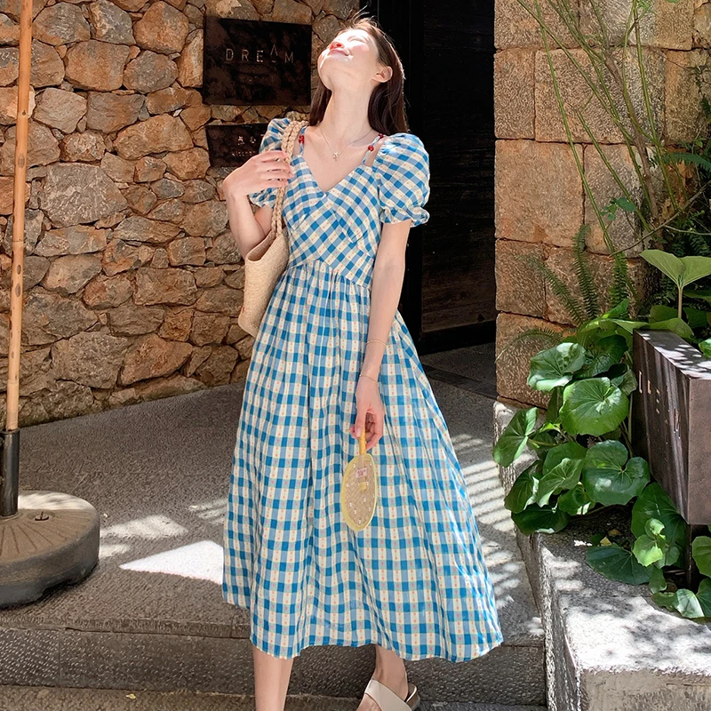 大码女装田园风蓝色格子连衣裙夏季胖mm温柔泡泡袖遮肉显瘦长裙子