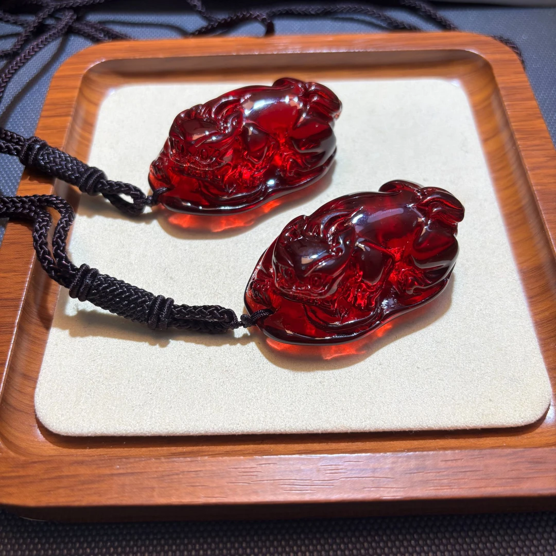 非金属珐琅吊坠 血红透明雕刻貔貅 吊坠 H175