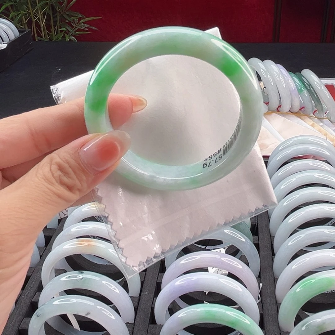 翡翠手镯未镶嵌生***品翡翠