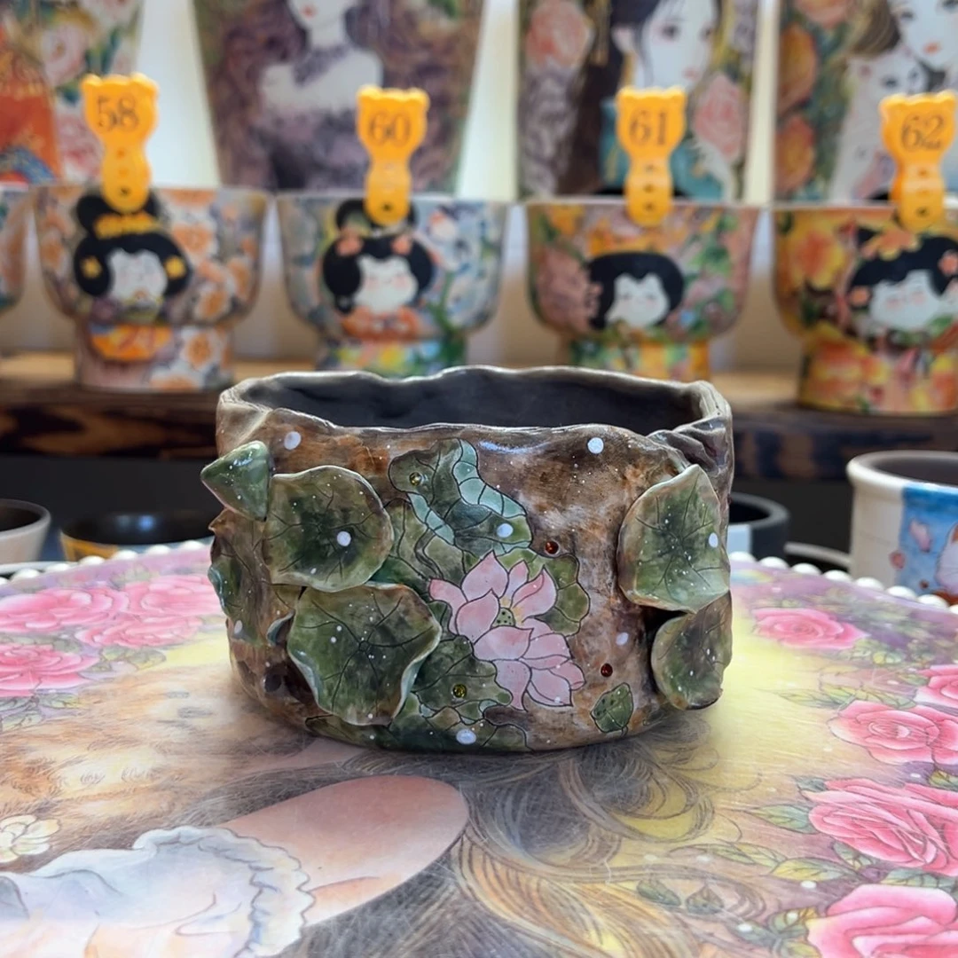 红陶立体捏花荷花彩绘盆