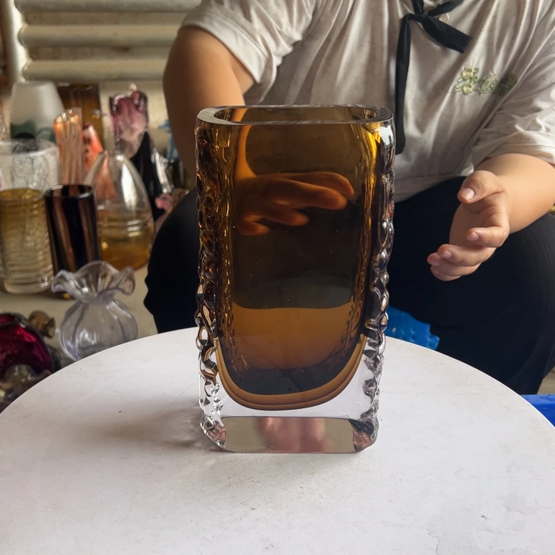 棕色琉璃花器摆件高25微瑕