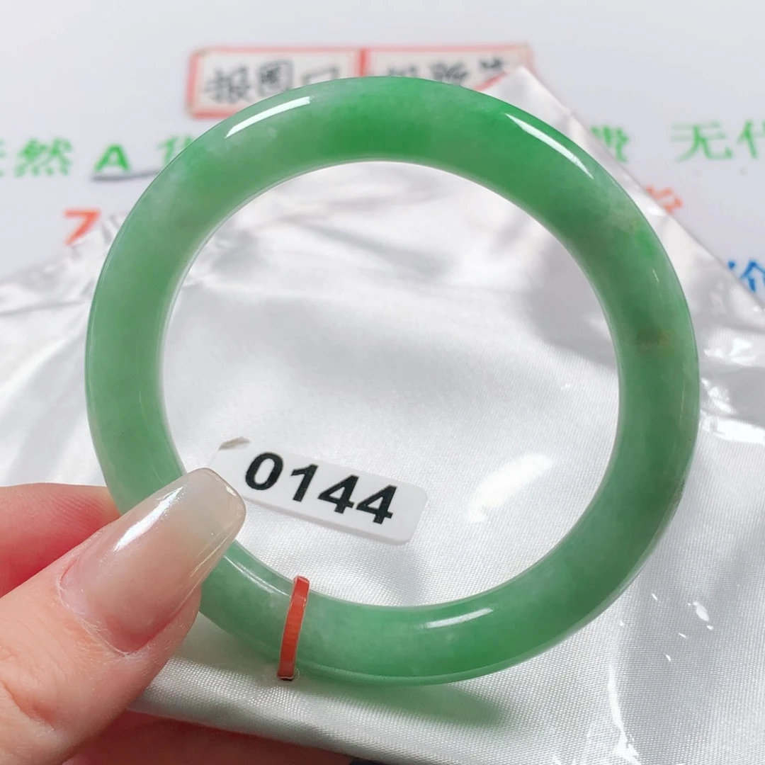 未镶嵌手镯（圆镯）翡翠天然翡翠手镯0144
