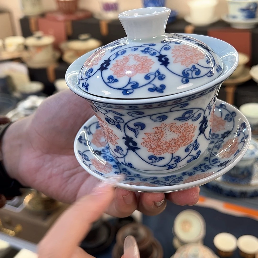 盖碗很漂亮，非常喜欢