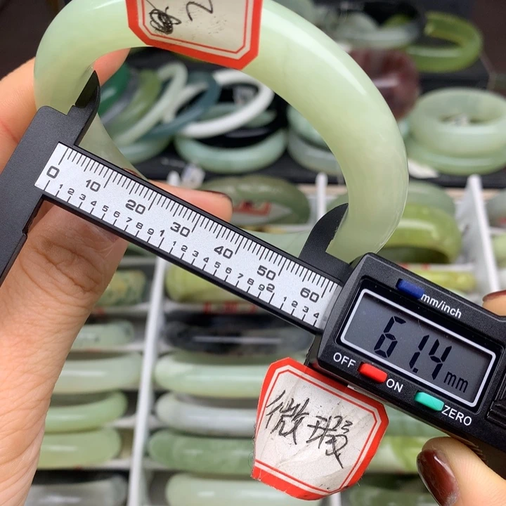 ****…蛇纹石玉未镶嵌手镯2121