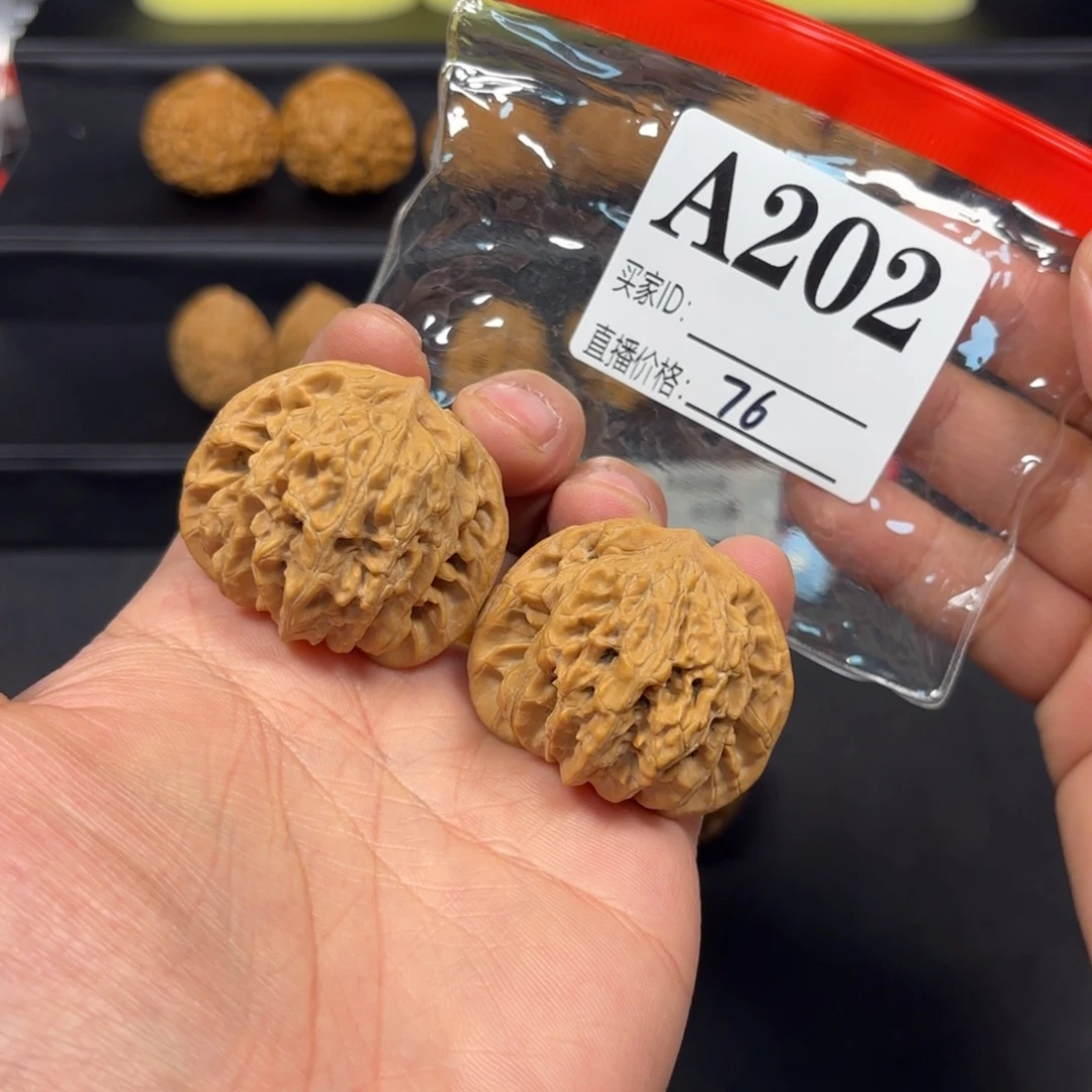 文玩核桃把件42*38*36盘龙虎头A202