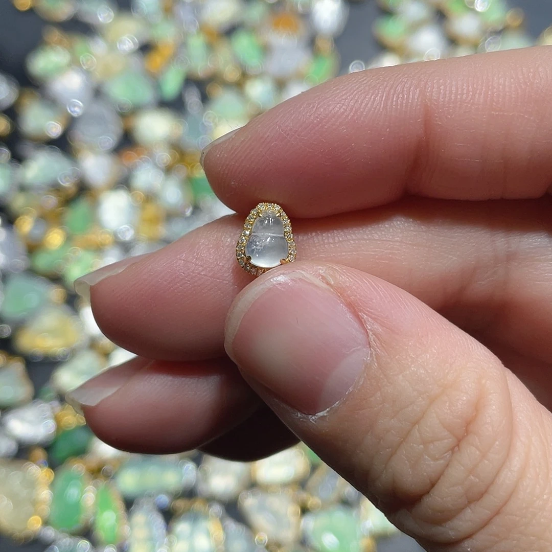 翡翠颈饰18K金镶嵌天然翡翠18kA货