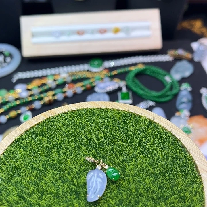 翡翠未镶嵌颈饰翡翠挂件