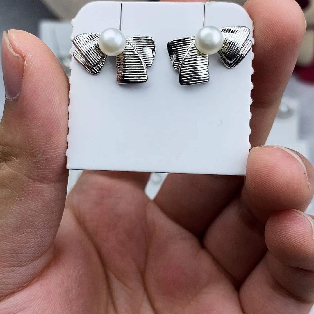 淡水珍珠未镶嵌耳饰