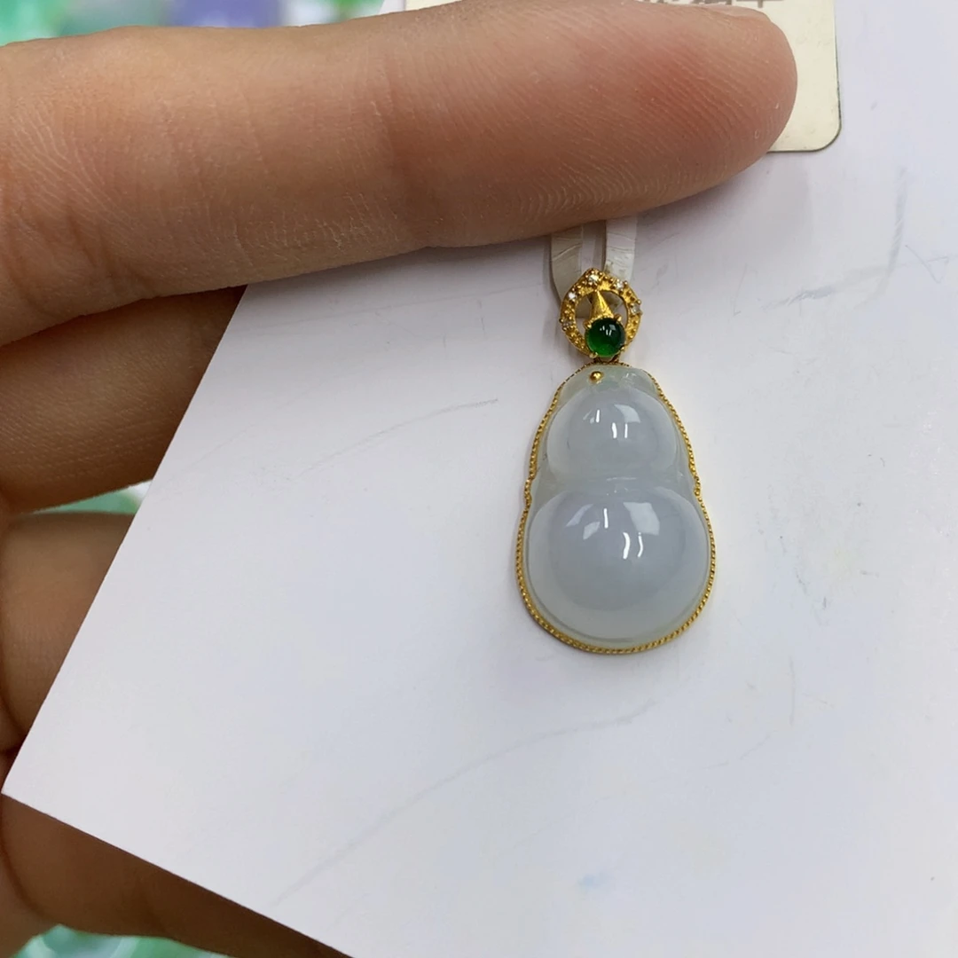 翡翠18K金镶嵌颈饰