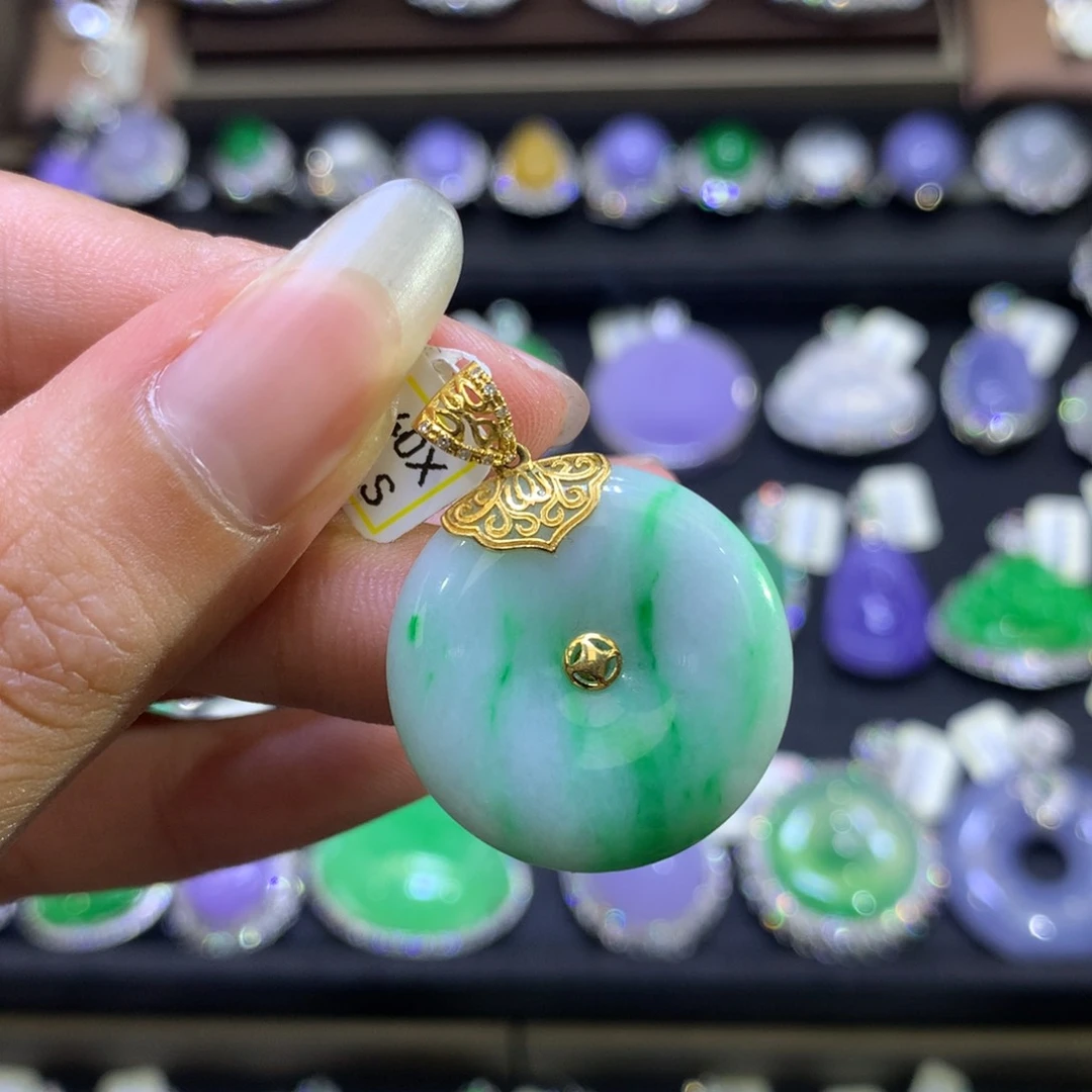 翡翠18K金镶嵌颈饰翡翠