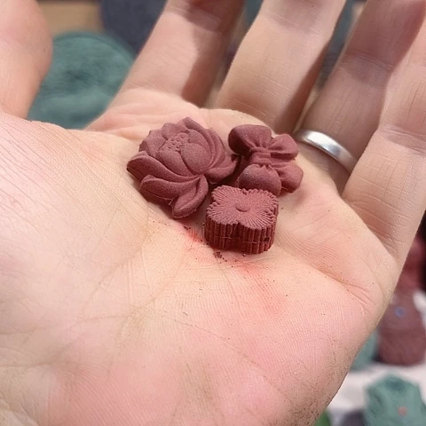 泥塑龙涎玫瑰配饰6个