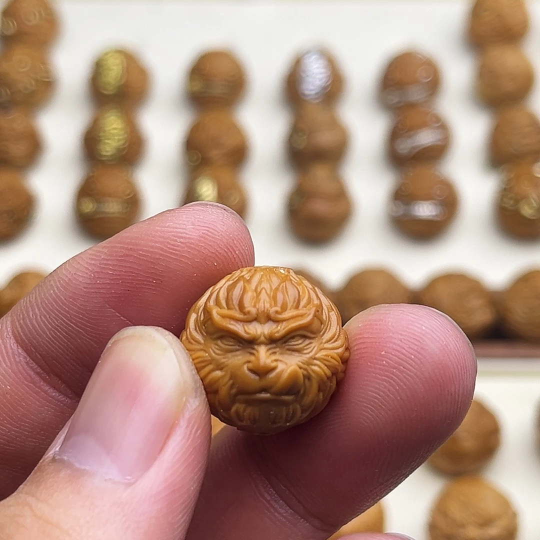 猴头核桃吊坠吐舌大圣17