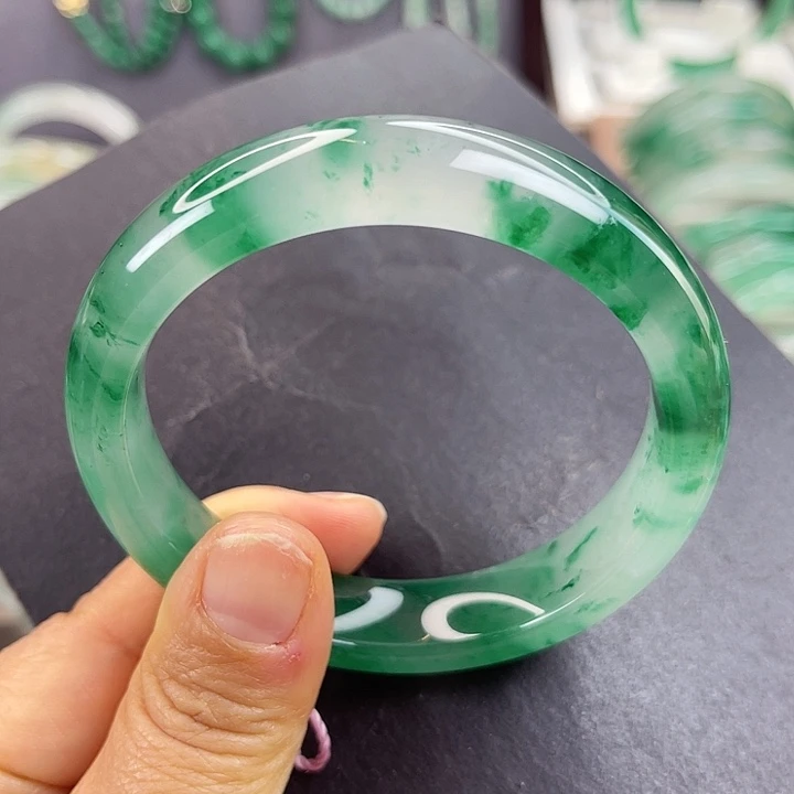 未镶嵌手镯石英质玉