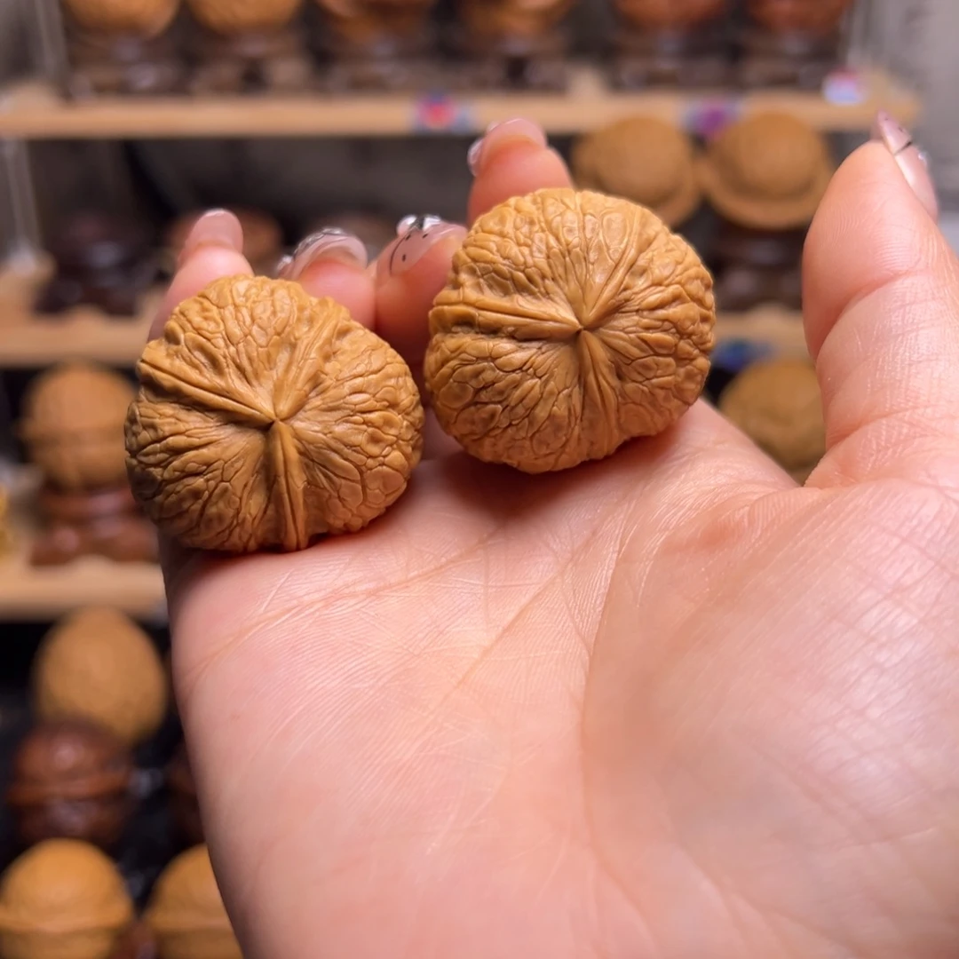 日***方把件桃核元宝三棱H07