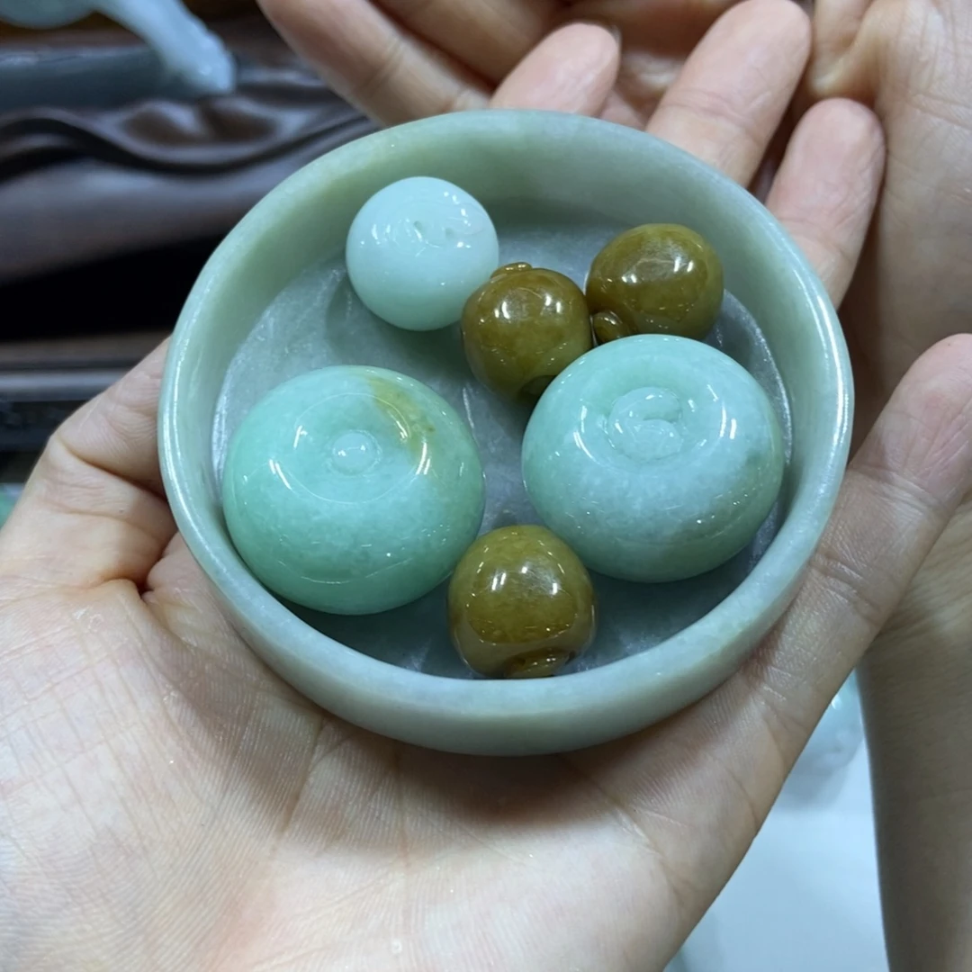 翡翠挂件未镶嵌得*好看的翡翠苹果盘
