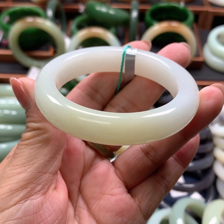 【闪购商品】未镶嵌手镯和田玉