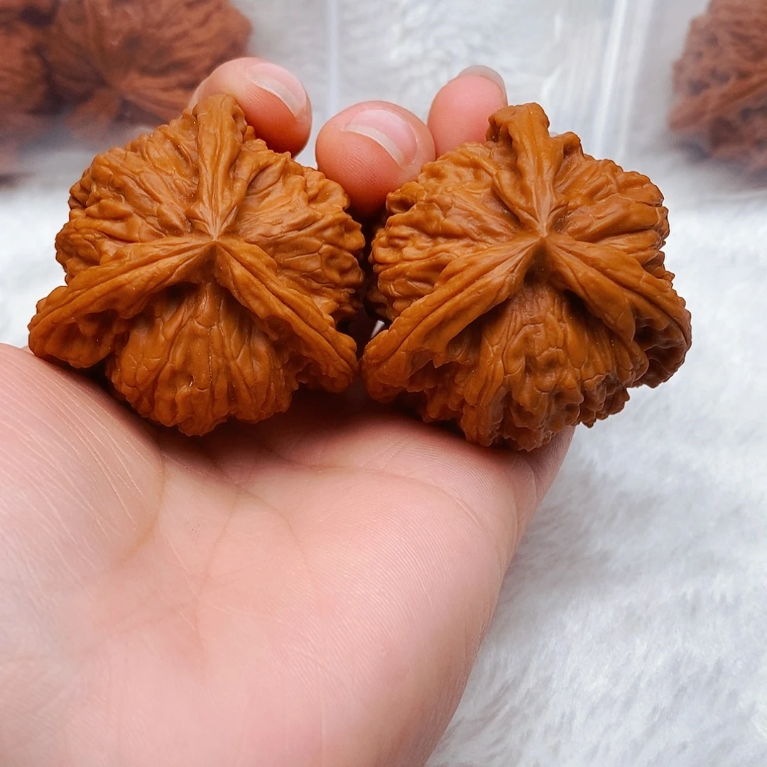 沙***文玩核桃吊坠三棱