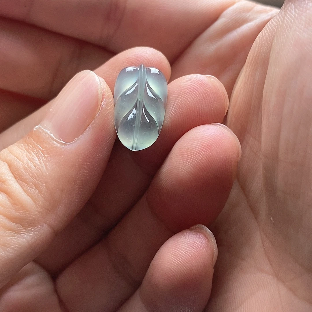 翡翠未镶嵌颈饰叶子