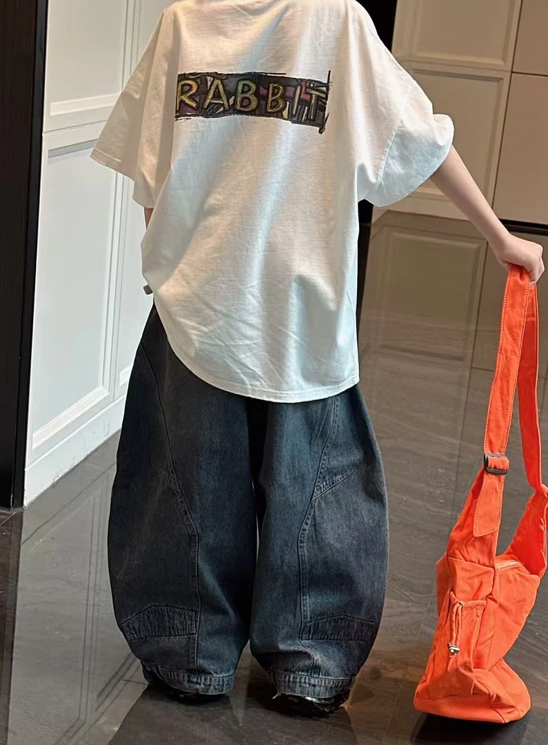 【蜡小新】【弯刀牛仔】中大童百搭阔版弯刀老爹，模特穿150，