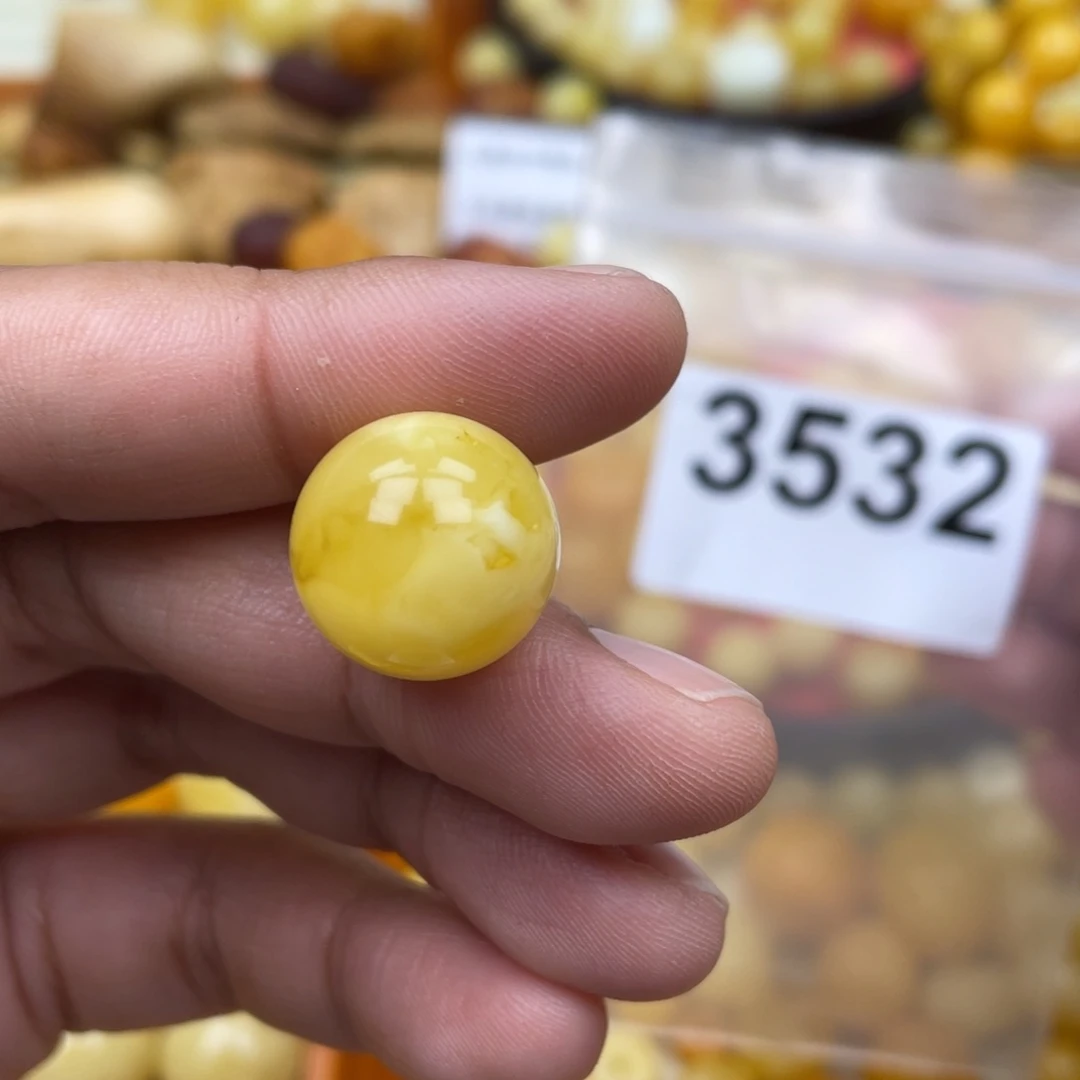 琥珀珠宝奇石未镶嵌?****缘微瑕