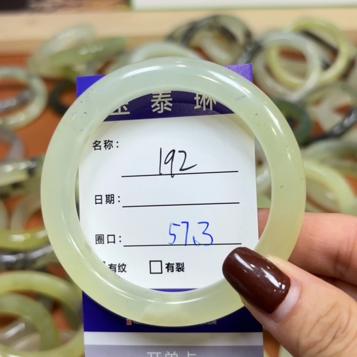 未镶嵌岫玉手镯天然