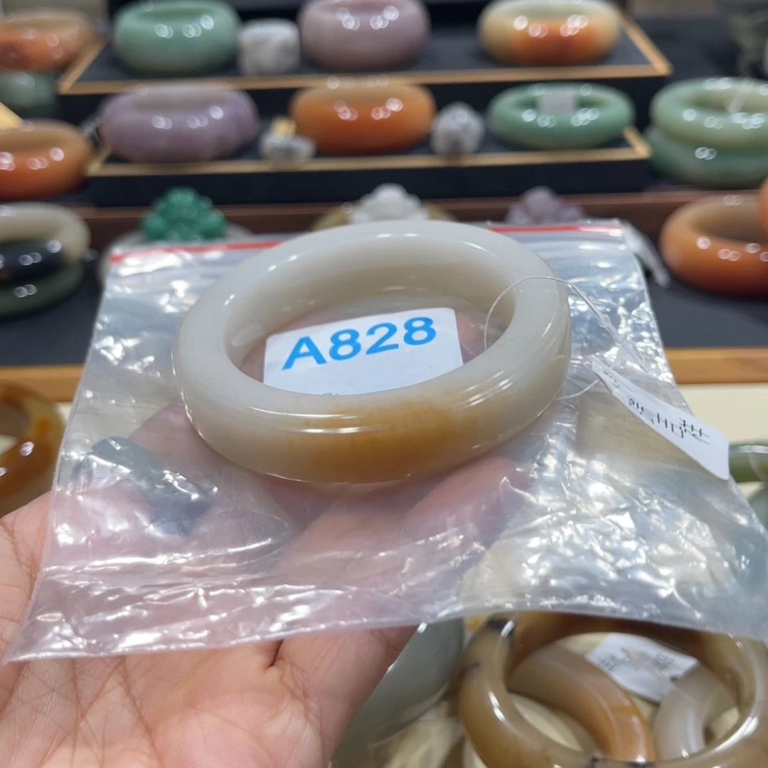 未镶嵌手镯石英岩玉