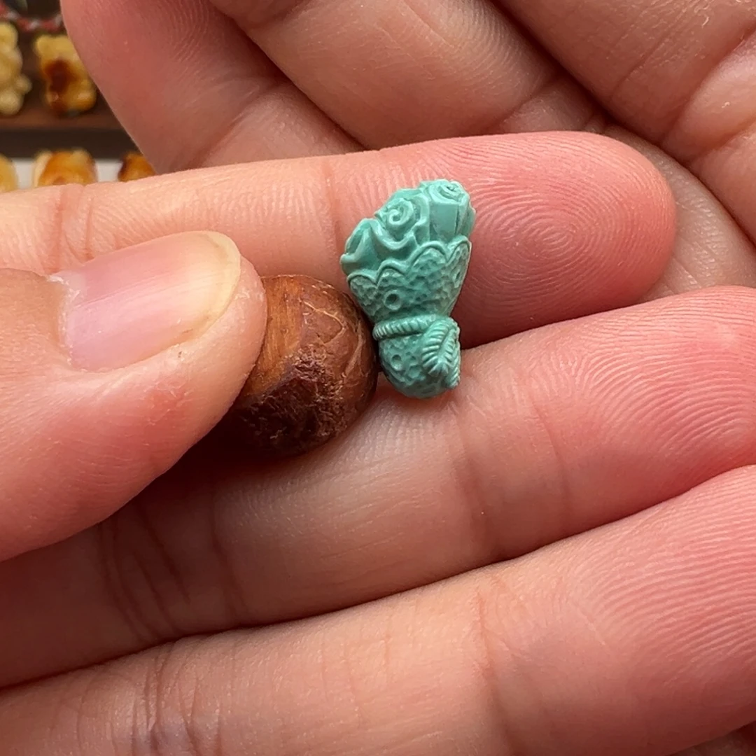 凤眼菩提吊坠手捧鲜花