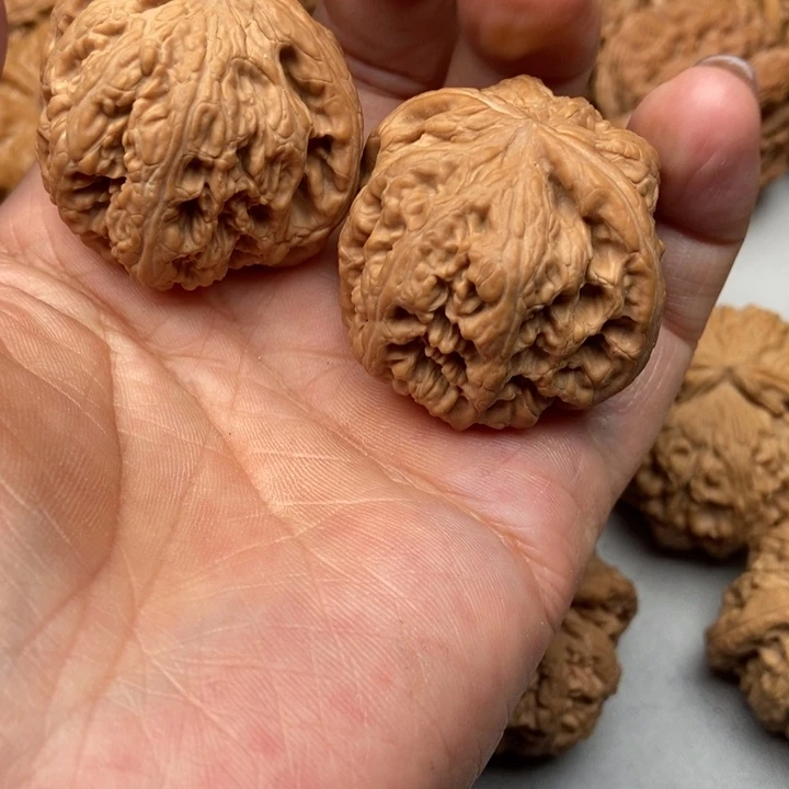 桃核吊坠男****-粗筋狮子头