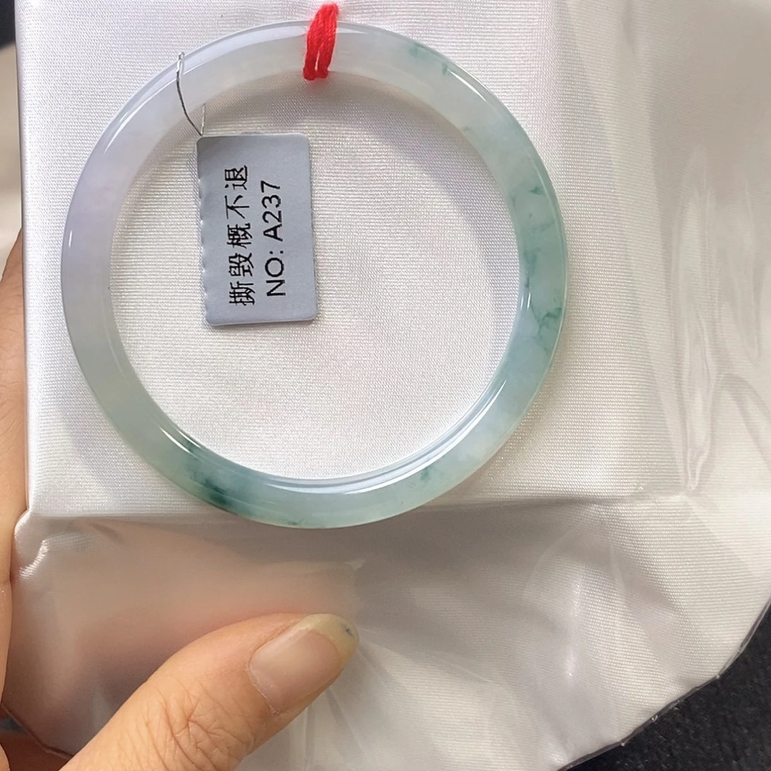 翡翠未镶嵌手镯（圆镯）54