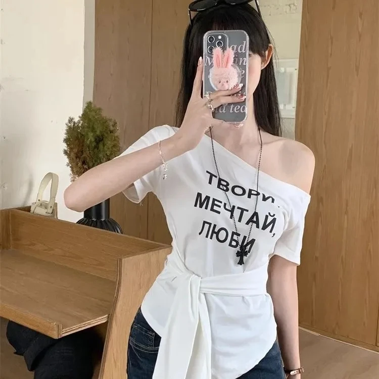 显瘦斜领上衣夏季辣妹纯欲气质绑带短袖女收腰设计感休闲露肩T恤