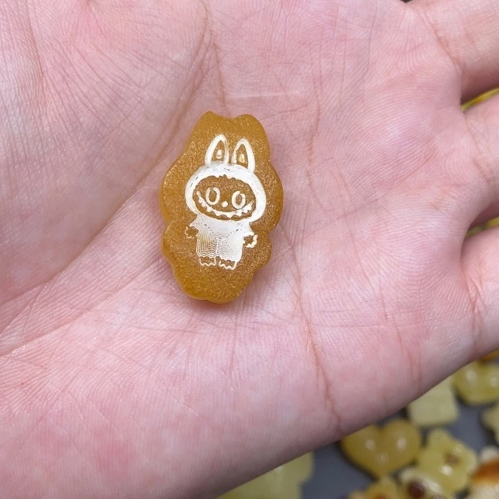 嗡***豆蜜蜡未镶嵌珠宝奇石