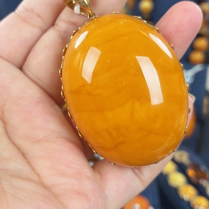 琥珀18K金镶嵌颈饰