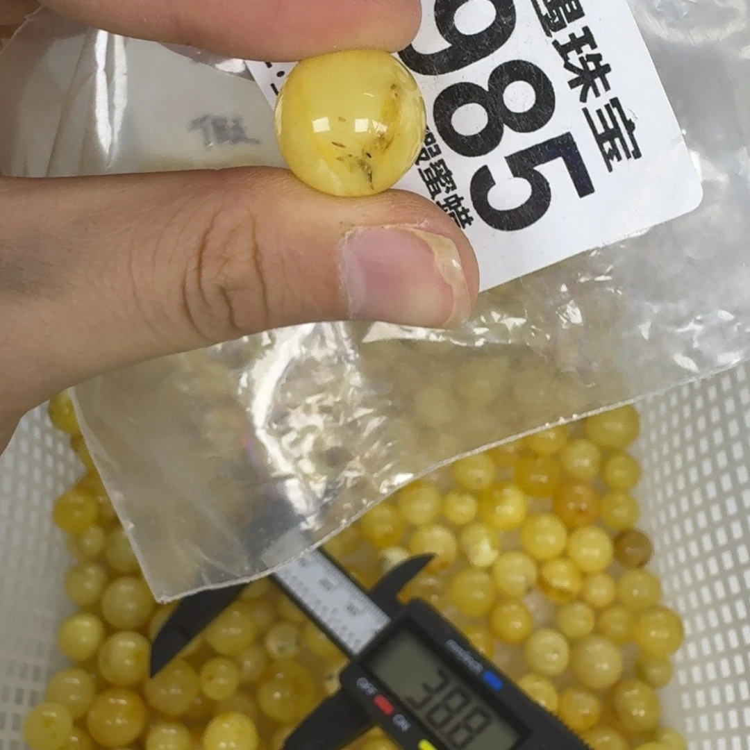 未镶嵌琥珀珠宝奇石