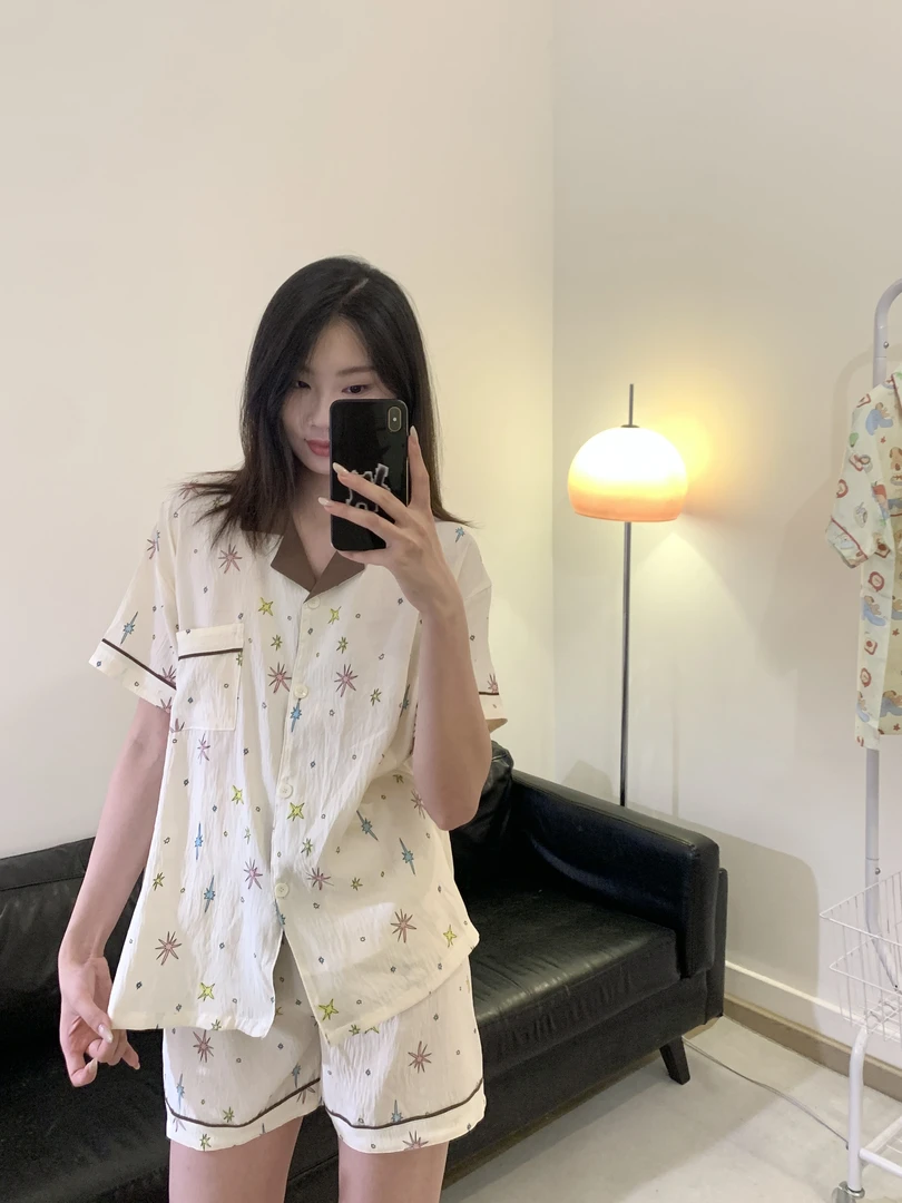 【星空】2025年新款重工翻领短袖睡衣女夏季透气卡通家居服套装