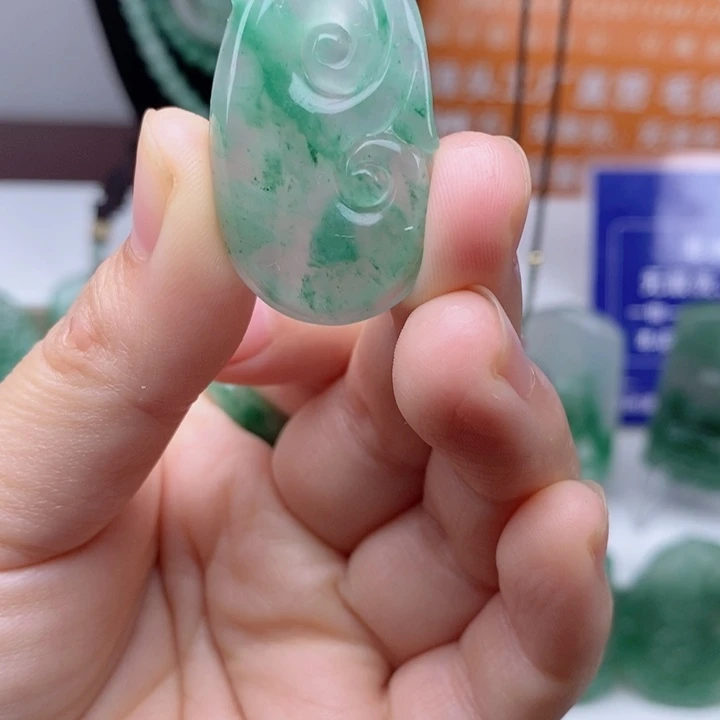 颈饰未镶嵌石英质玉
