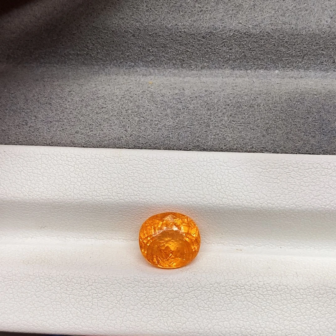 石榴石（芬达石）未镶嵌裸石4.8克拉天然芬达石