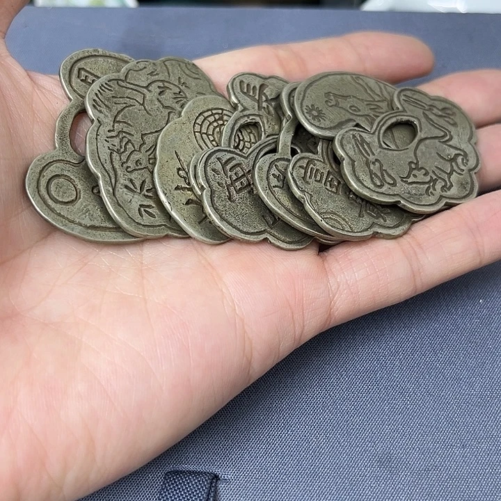 一***福精美的铜器摆件……