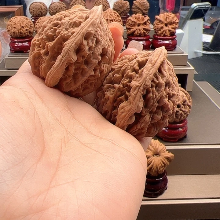 文玩核桃把件43 虎头 p-011