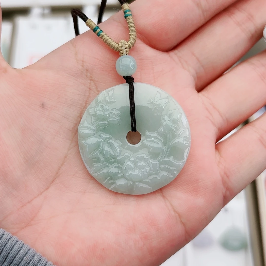 翡翠颈饰未镶嵌平安扣