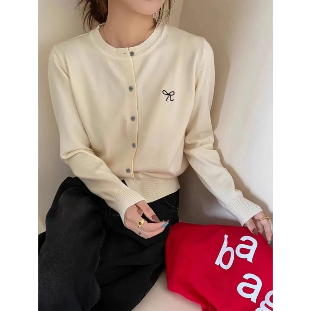 高级感精致刺绣长袖针织开衫女秋冬新款气质时尚显瘦百搭打底上衣